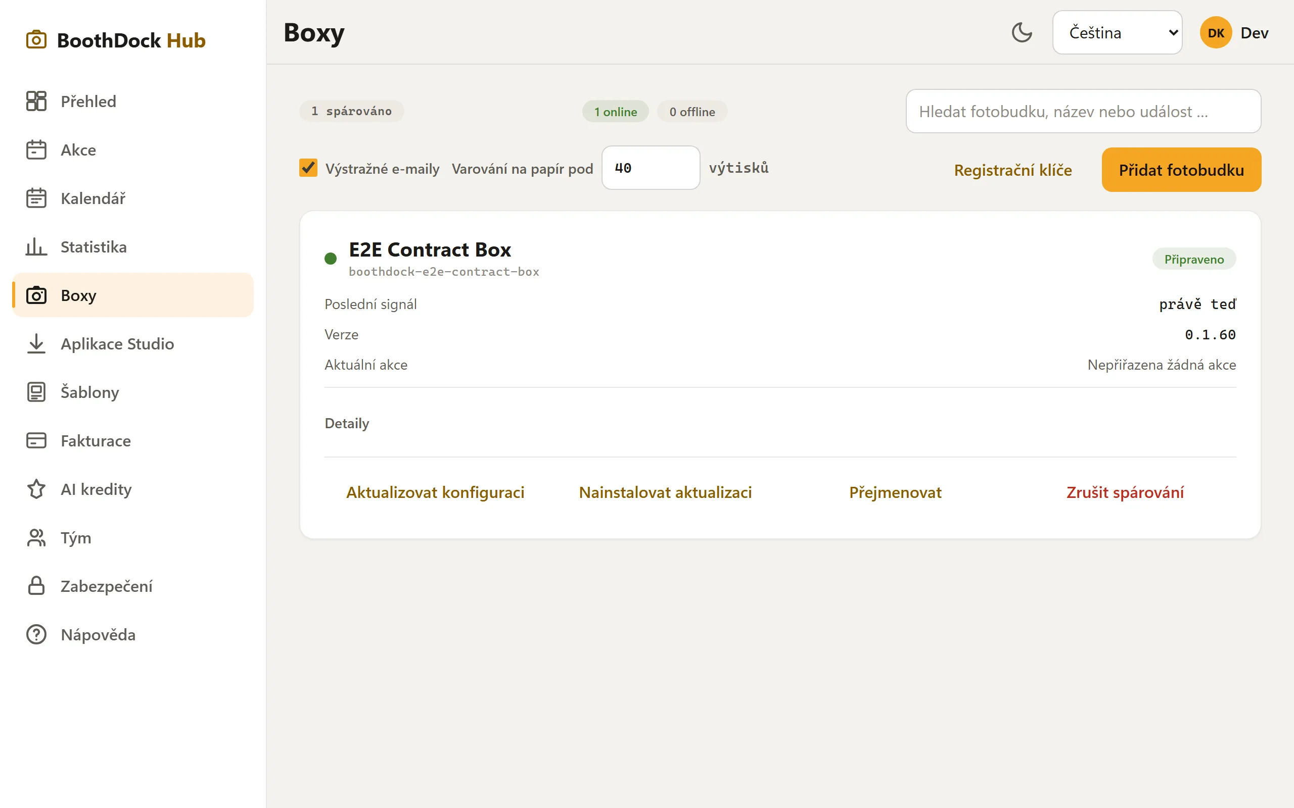 Sekce „Boxy": spárované boxy se stavem online, verzí a upozorněním na papír