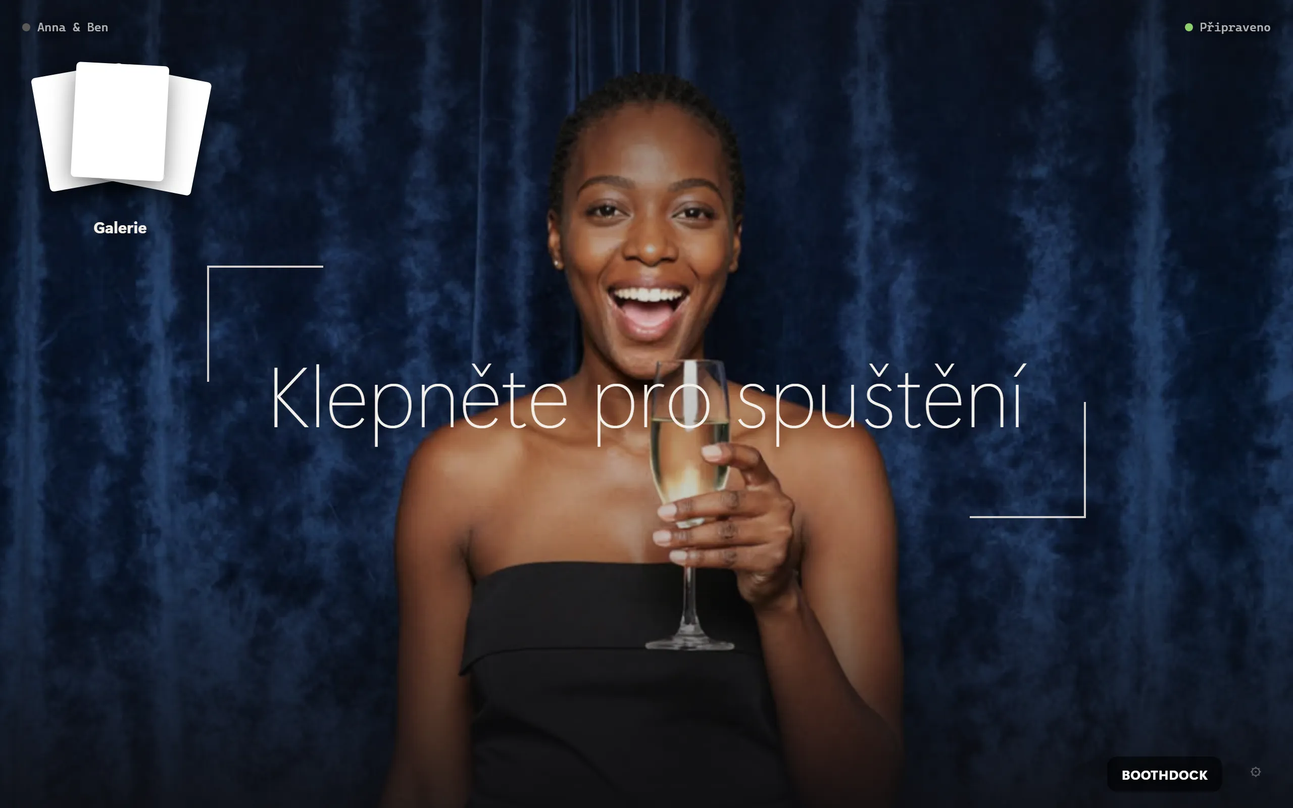 Kiosek pro hosty u boxu: „Klepněte pro spuštění" s živým náhledem