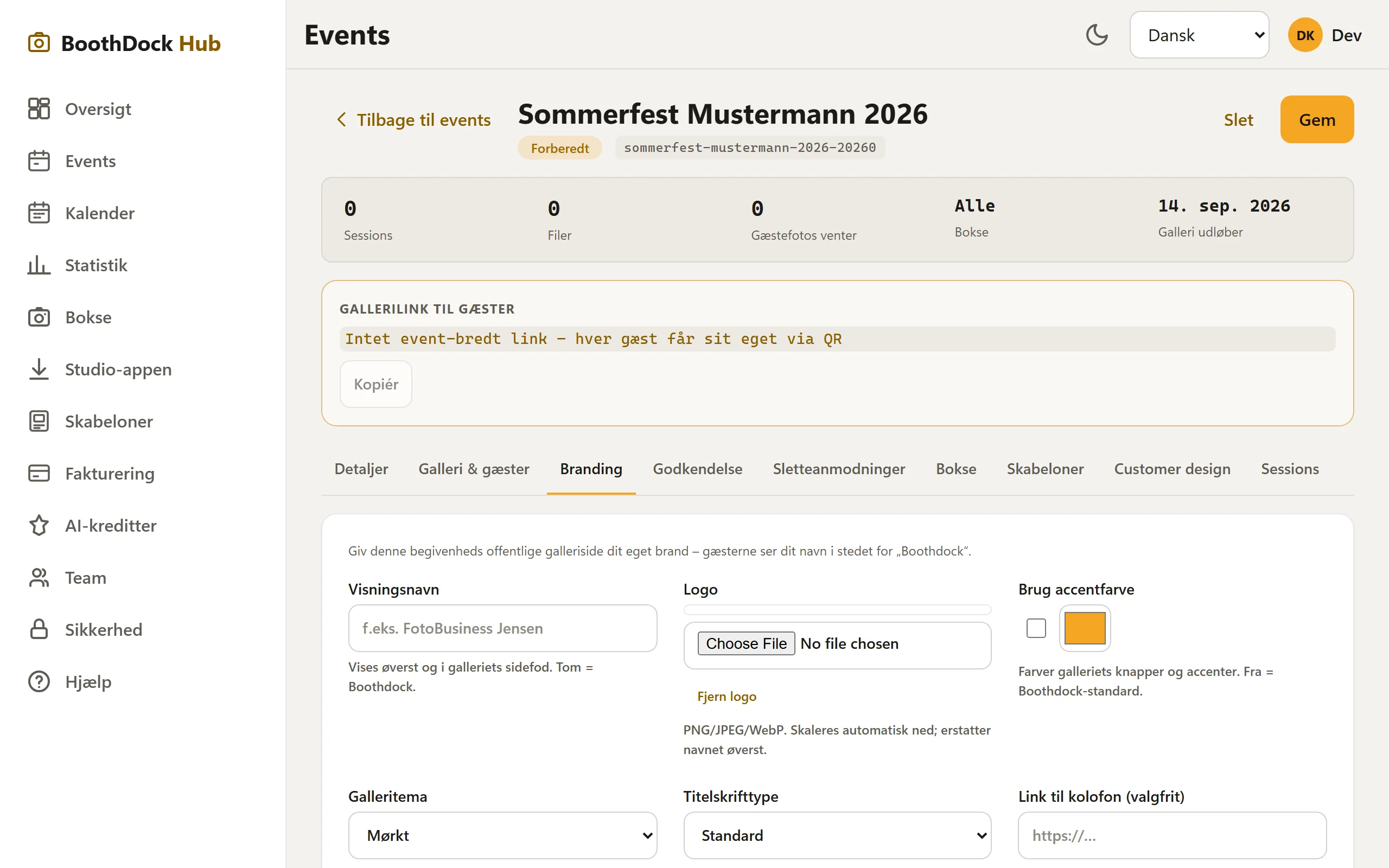 Fanen „Brand": visningsnavn, logo, accentfarve, design og titel-skrifttype