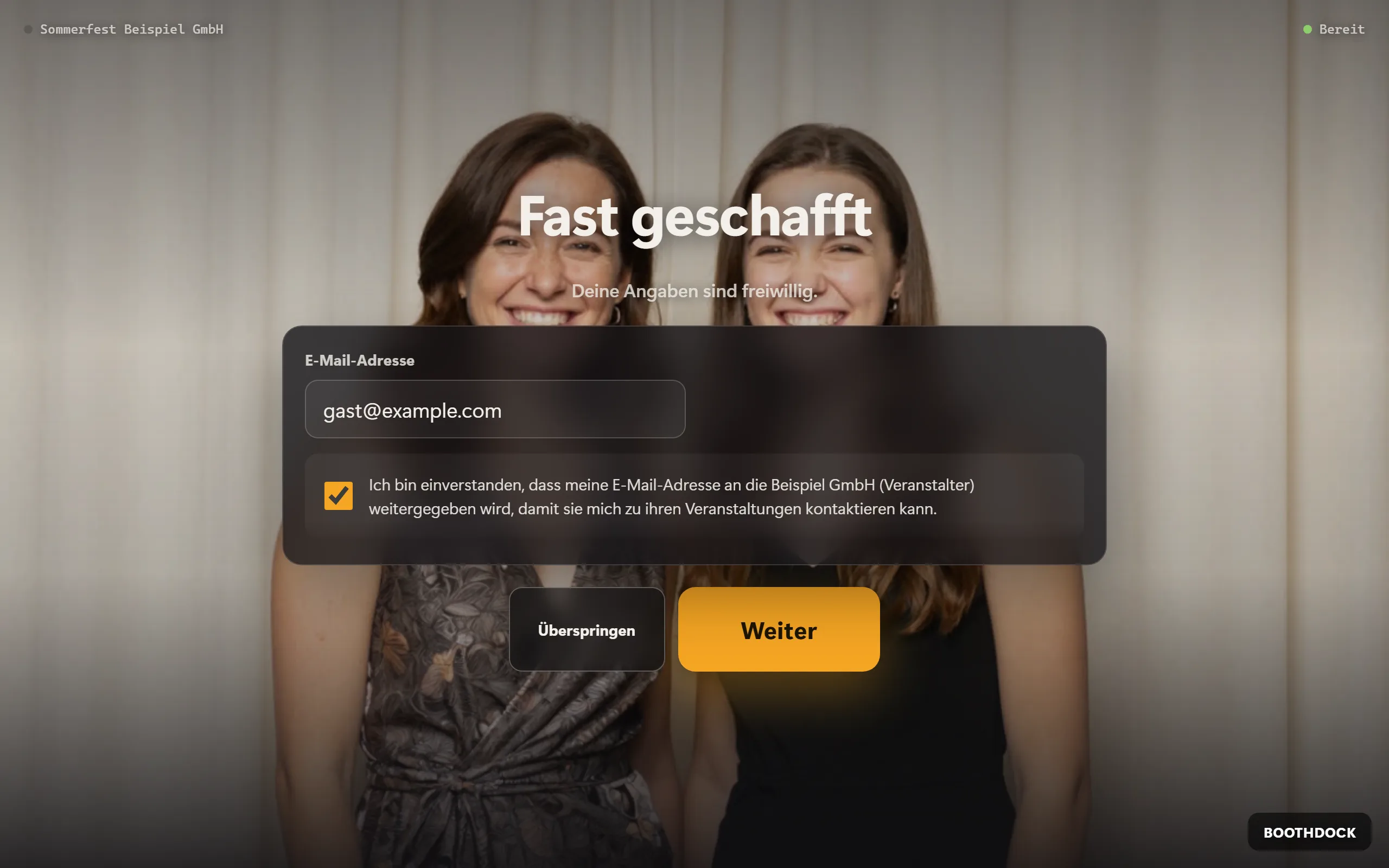Gästedaten-Formular mit E-Mail-Feld und freiwilligem Häkchen für die Weitergabe