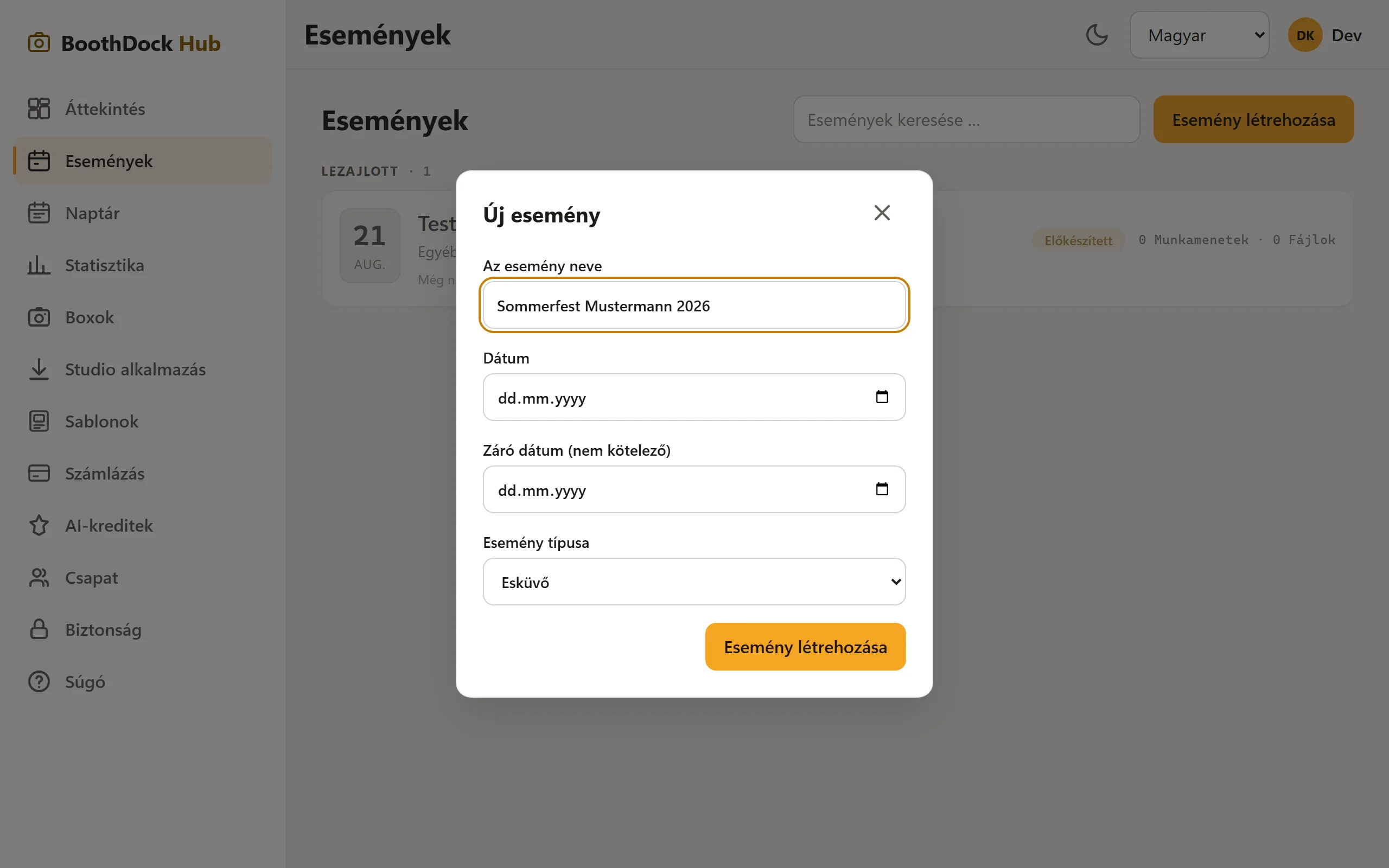 Az „Új esemény" párbeszédablak névvel, dátummal és esemény-típussal