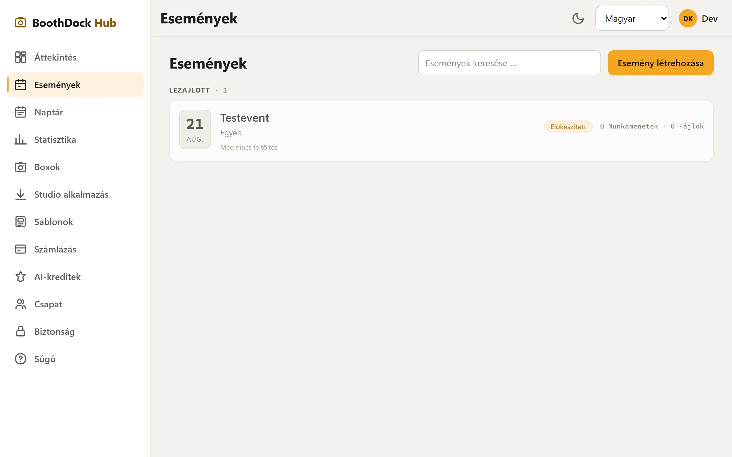 Az események listája a Hub-ban figyelemfelhívó sávval és az „Esemény létrehozása" gombbal