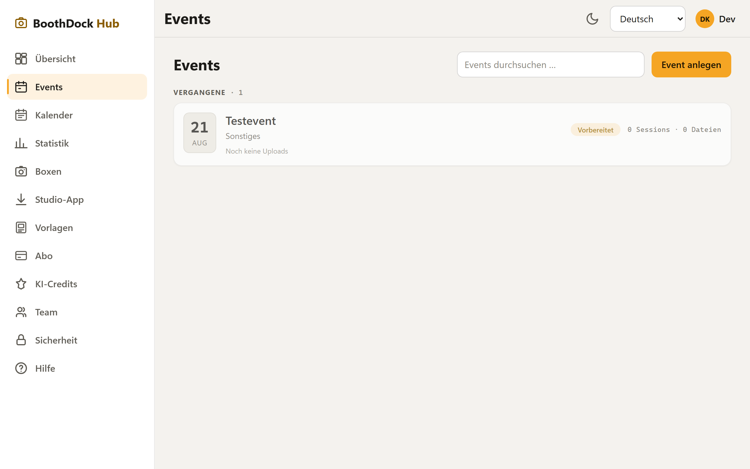 Die Events-Liste im Hub mit Aufmerksamkeits-Band und „Event anlegen"