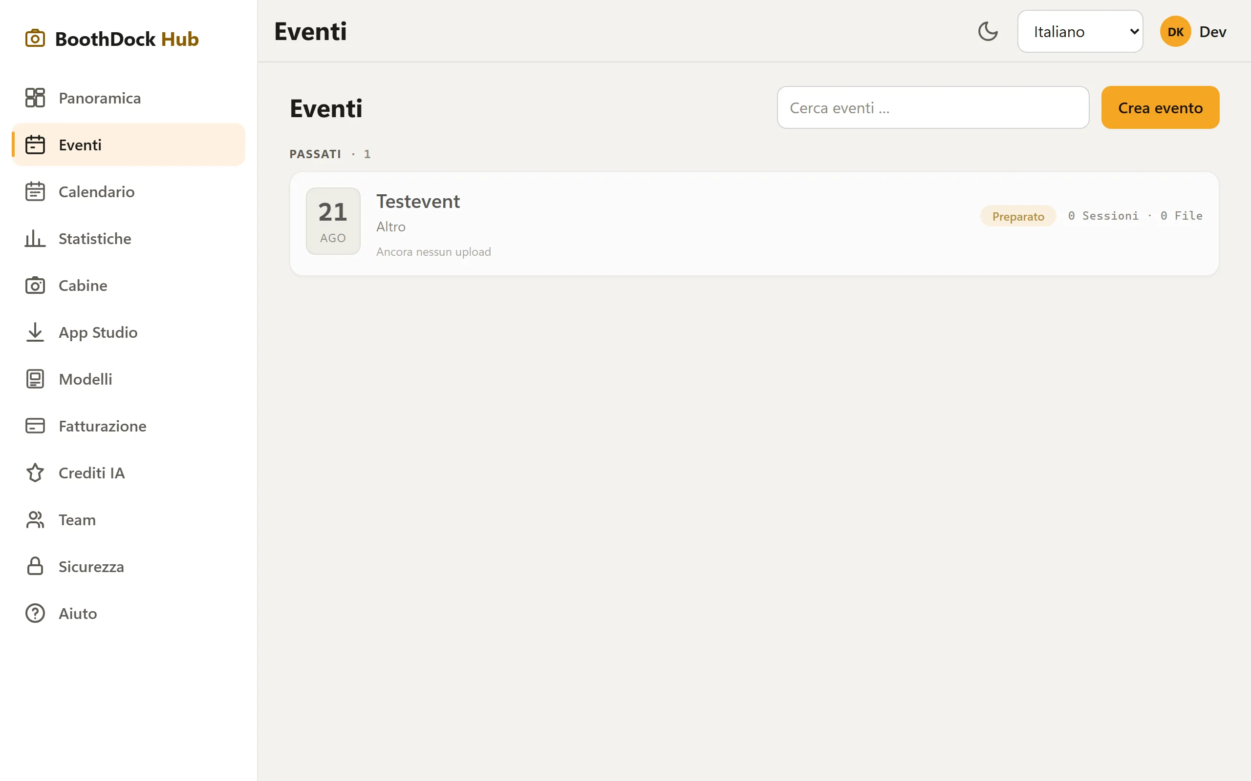L'elenco eventi nell'Hub con fascia di attenzione e „Crea evento"