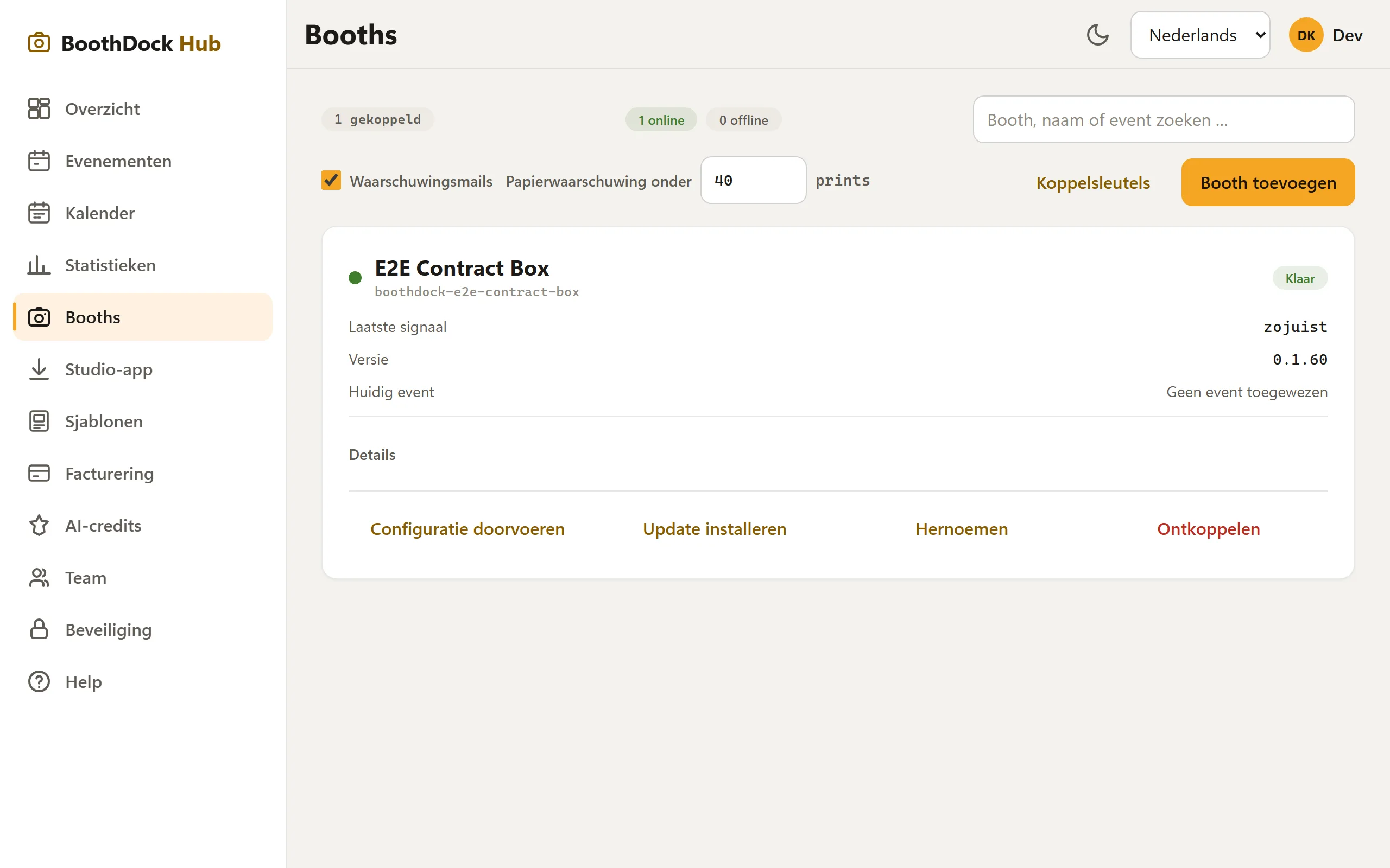 Het onderdeel „Boxen": gekoppelde boxen met online-status, versie en papierwaarschuwing