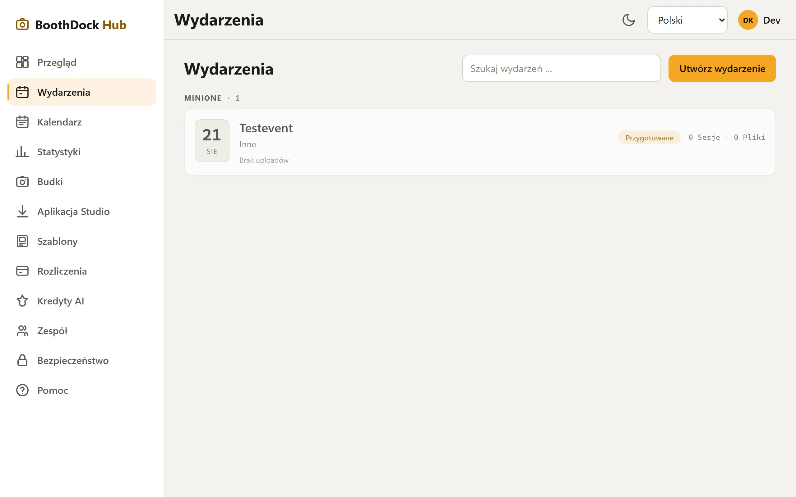 Lista eventów w Hub z paskiem uwagi i przyciskiem „Utwórz event"