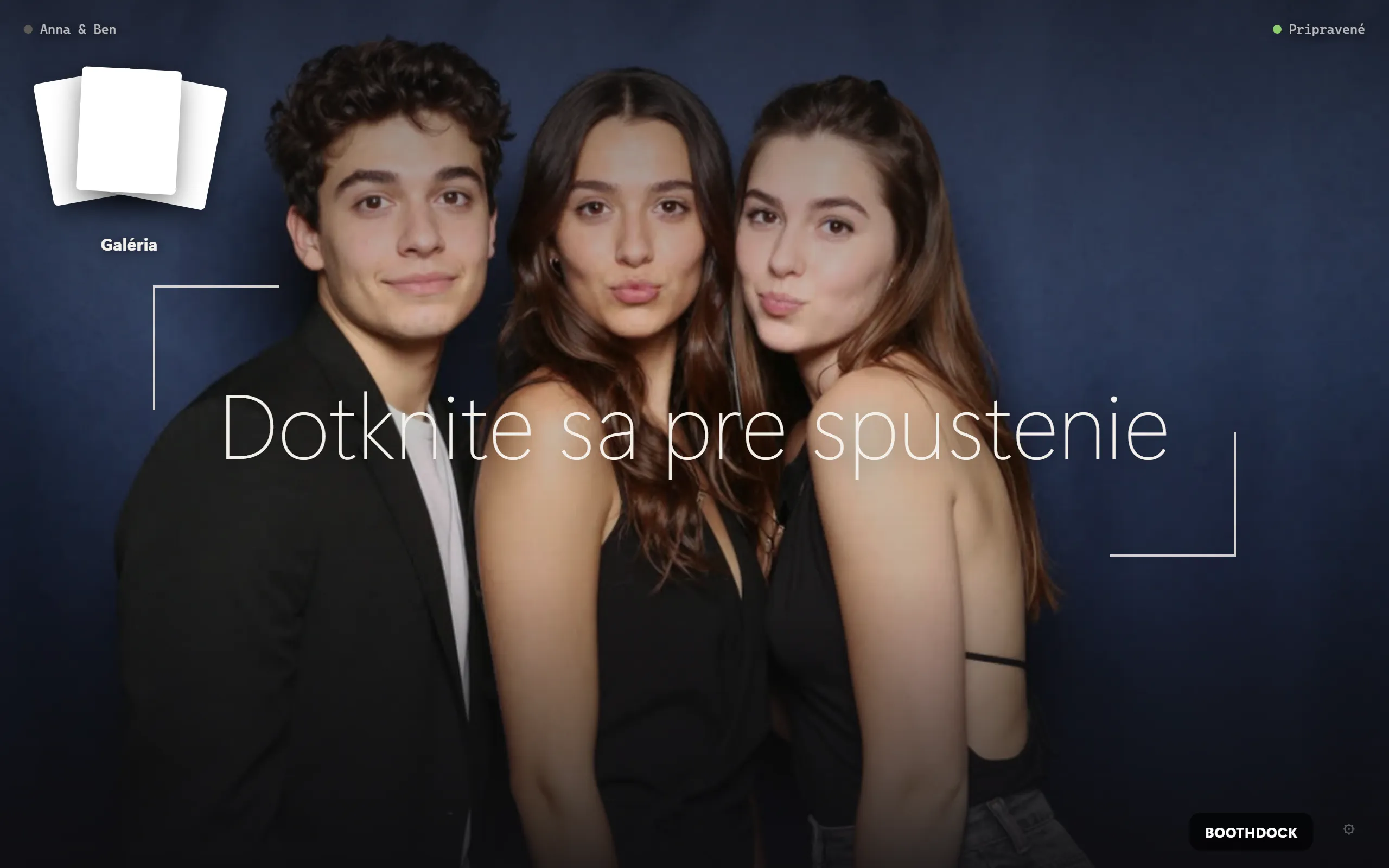 Kiosk pre hostí na boxe: „Dotknite sa pre spustenie" s náhľadom naživo